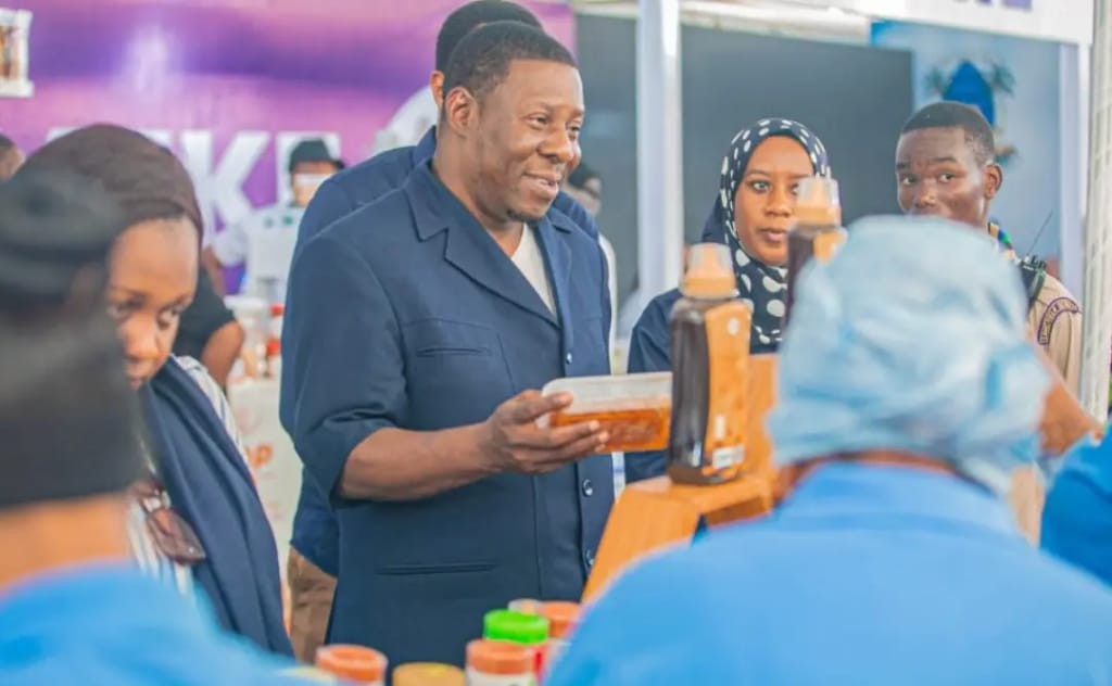 MEYA SONGORO MNYONGE ATEMBELEA BANDA LA KINONDONI SABASABA