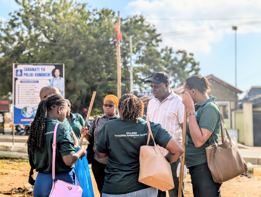 WANANCHI WAJITOKEZA KWA WINGI KUFANYA USAFI KUNDUCHI MTONGANI