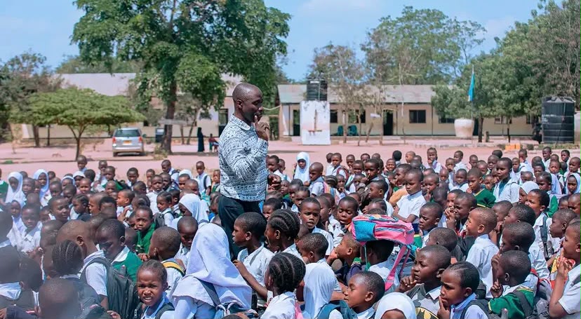 WANAFUNZI MABWEPANDE WAPATIWA ELIMU YA UMUHIMU WA UNYWANJI WA MAZIWA