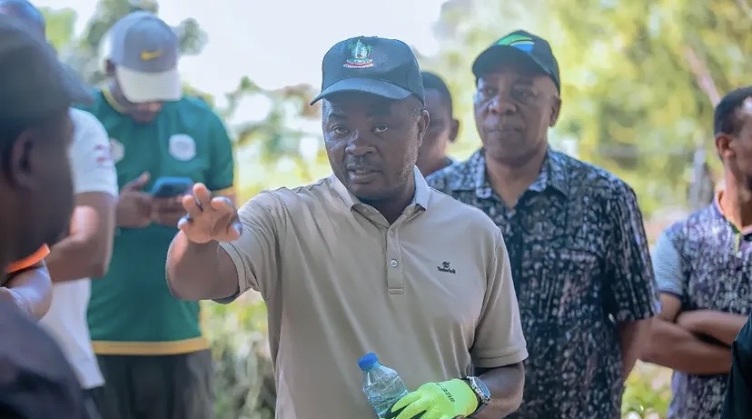 DC KINONDONI AWATAKA WANANCHI KUWA MABALOZI WA USAFI KATIKA MITAA YAO